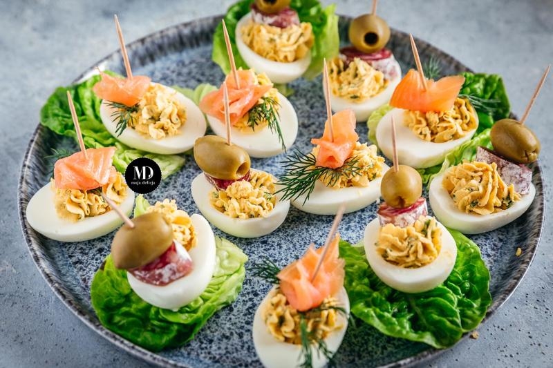 Jajka faszerowane z łososiem