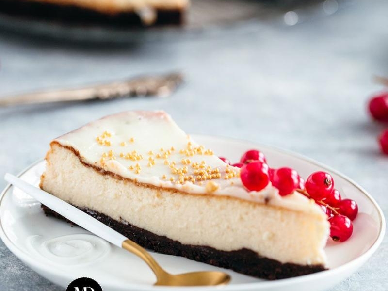 Sernik waniliowy na czekoladowym spodzie