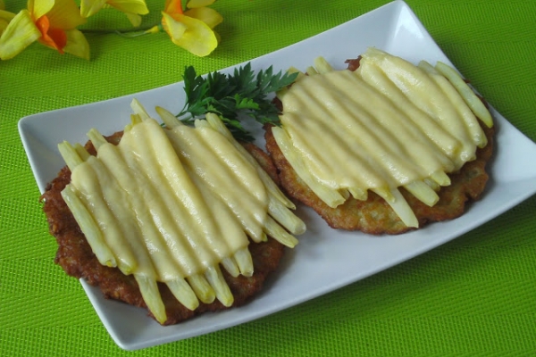 Placki ziemniaczane zapiekane z fasolką szparagową i serem