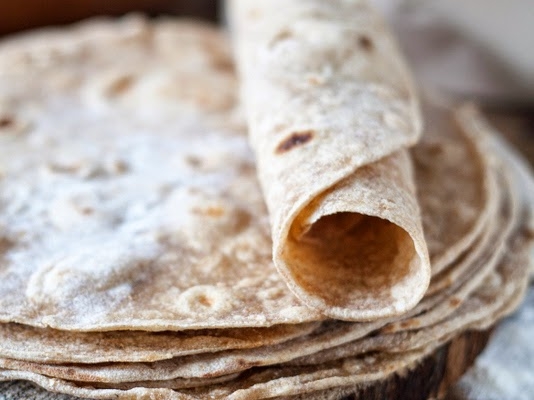 Domowe placki tortilla z mąki pełnoziarnistej