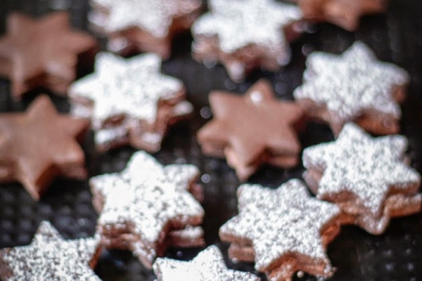 Gwiazdki kakaowe z kremem czekoladowym