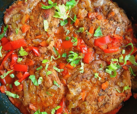 Karkówka w sosie z warzywami / Pork Neck Fillets with Vegetable Sauce
