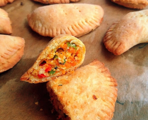 Kruche paszteciki z jajkiem i warzywami / Egg and Vegetable Hand Pies