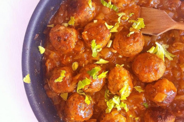 Klopsiki w sosie cebulowym / Meatballs in Onion Gravy