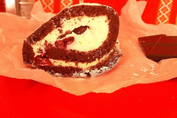 Rolada z kremem i wiśniami / Sour Cherries and Cream Jelly Roll