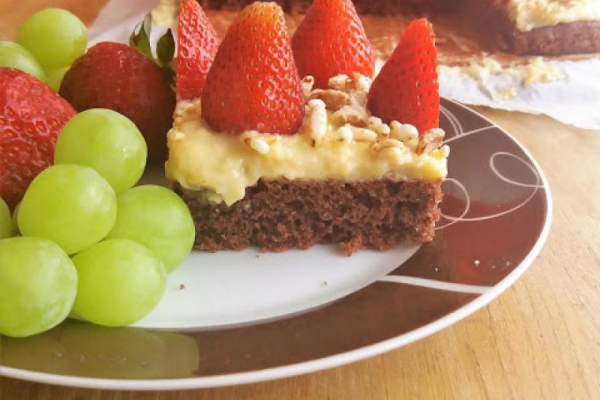 Ciasto z kremem migdałowym i truskawkami / Strawberry Almond Cream Cake