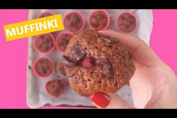 Czekoladowe muffinki z malinami (film) / Chocolate Raspberry Muffins (video recipe)