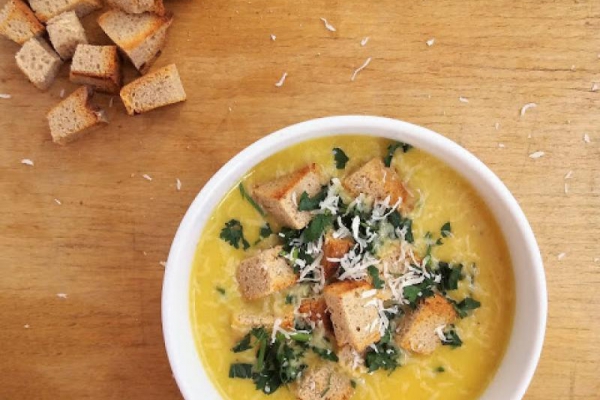 Zupa cebulowa z ziemniakami i serem / Onion Potato and Cheese Soup