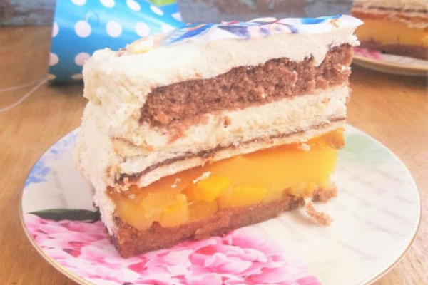 Pyszny tort z Nutellą i brzoskwiniami (prostokątny) / Delicious Nutella and Peach Birthday Cake (rectangle shape)