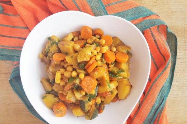 Wegetariańskie curry z ziemniakami i ciecierzycą / Vegetarian Potato and Chickpea Curry