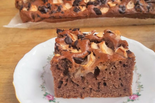 Ciasto czekoladowe z jabłkami / Chocolate Apple Cake