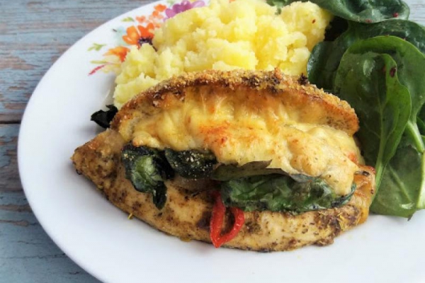Pierś z kurczaka faszerowana szpinakiem i papryką / Spinach and Pepper Stuffed Chicken Breast