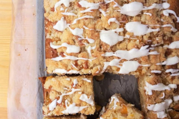 Proste ciasto z owocami i kruszonką / Easy Fruit Cake with Crumble