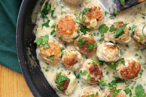 Klopsiki w sosie pietruszkowym / Meatballs in Parsley Sauce