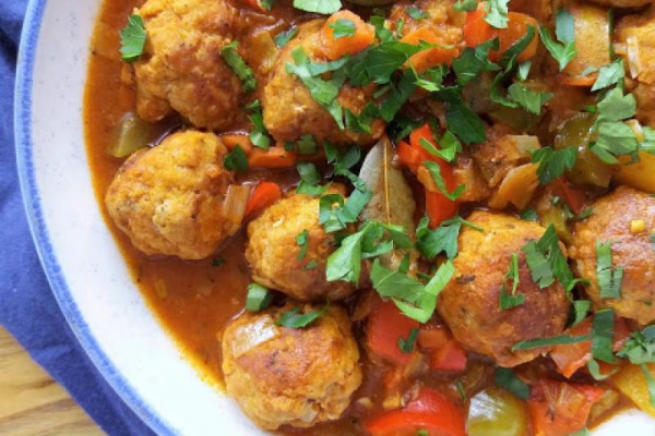 Gulasz cygański z klopsikami (bigos cygański) / Gypsy Meatball Stew