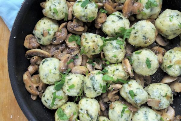 Kluski ziemniaczane z twarogiem i szpinakiem / Potato Cheese and Spinach Dumplings