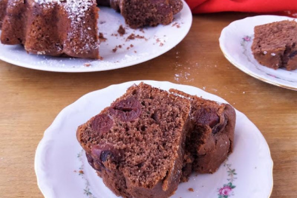 Babka czekoladowa z wiśniami / Chocolate Cherry Bundt Cake