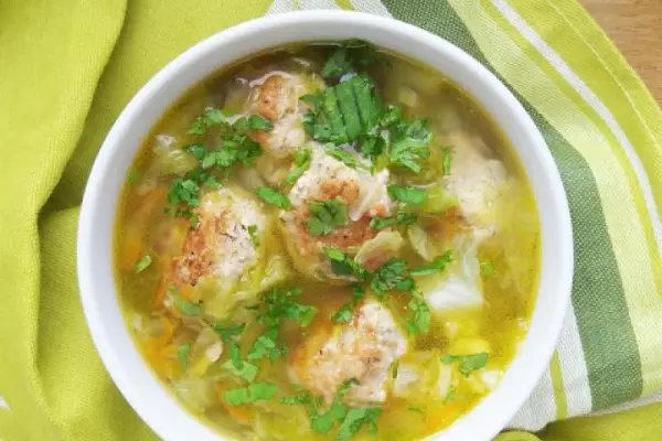 Zupa z młodej kapusty z pulpecikami / Young Cabbage Meatball Soup