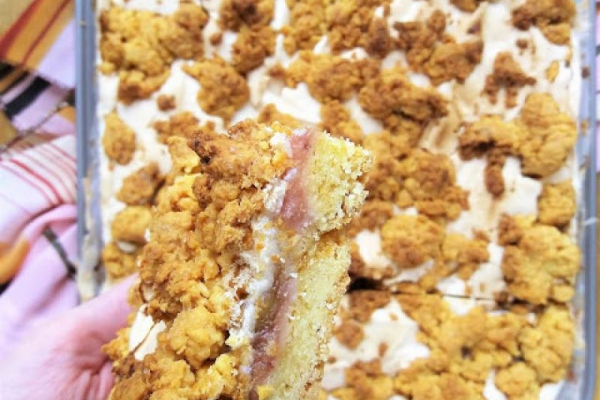 Kruche ciasto z rabarbarem, bezą i kruszonką / Rhubarb Shortcake with Meringue and Crumble