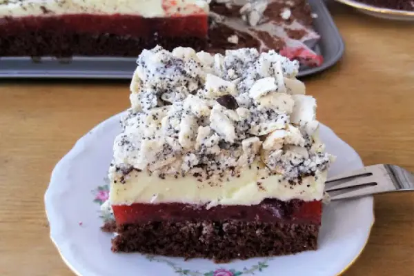 Ciasto Telimena z truskawkami, budyniem i bezą / Layer Strawberry Cake