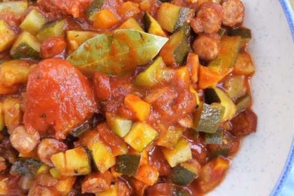 Szybki bigos z cukinii / Quick Zucchini and Sausage Stew