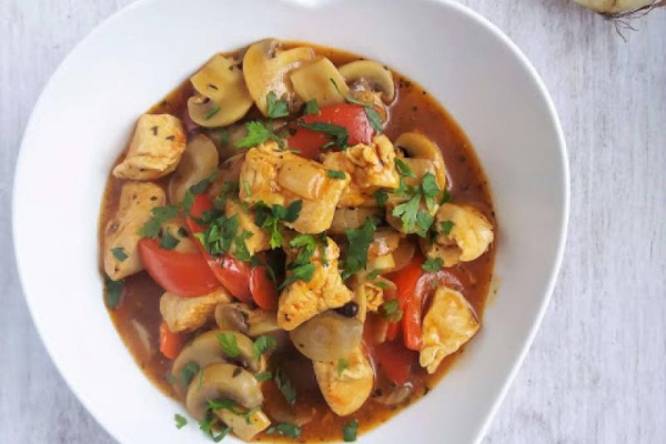 Gulasz z kurczaka z papryką i pieczarkami / Chicken Stew with Peppers and Mushrooms