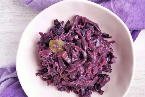 Czerwona kapusta zasmażana z jabłkiem / Braised Red Cabbage with Apple