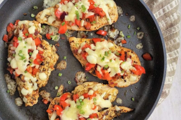 Pierś z kurczaka z papryką i serem / Chicken Breast with Peppers and Cheese