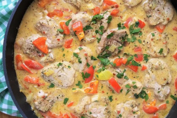 Polędwiczki wieprzowe w sosie paprykowym / Pork Tenderloin in Red Bell Pepper Sauce