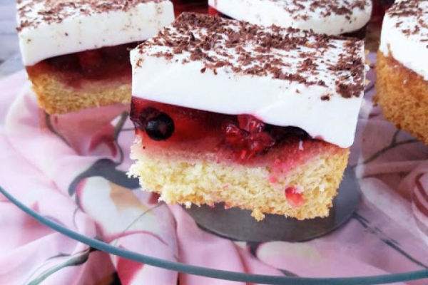Ciasto z serkiem homogenizowanym i galaretką / Fromage Frais Jello Cake