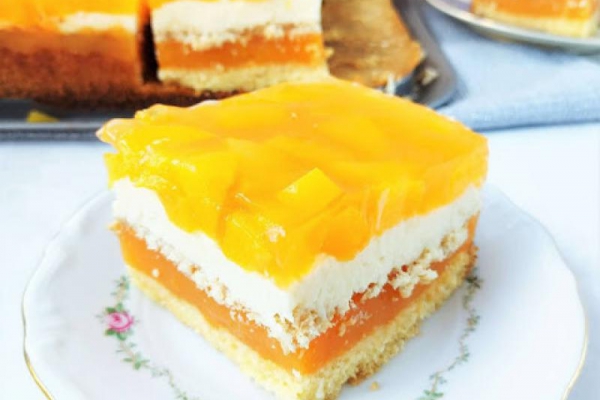 Ciasto Aurora z brzoskwiniami z puszki i budyniem / Aurora Peach Cake