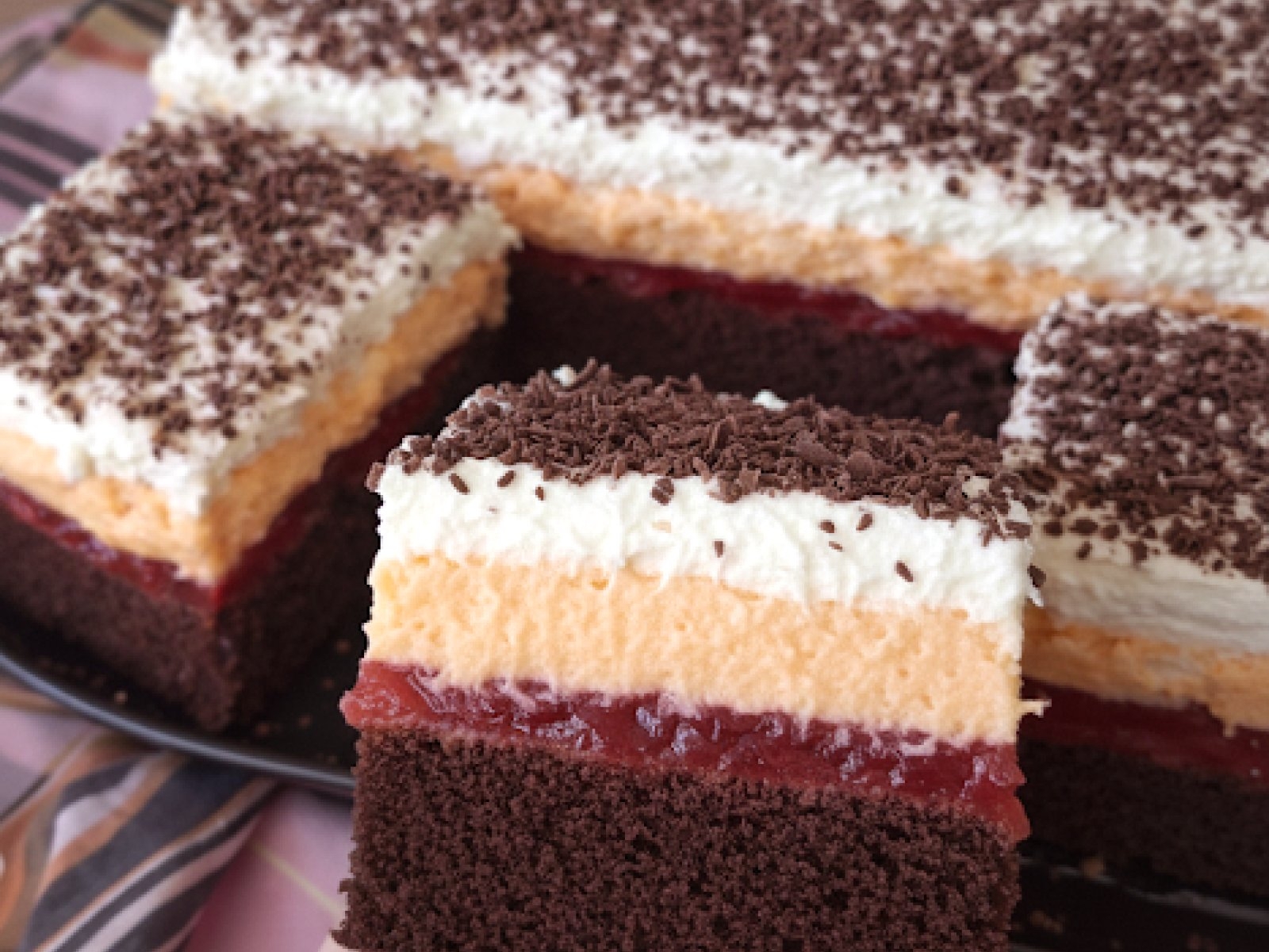 Ciasto Zmierzch z kremem owocowym, galaretką i mascarpone