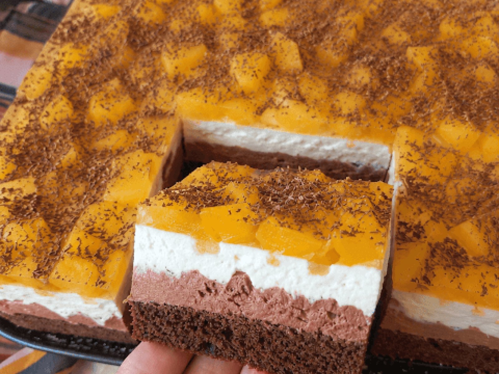 Ciasto Brzoskwiniowy Duet z budyniem, mascarpone i brzoskwiniami