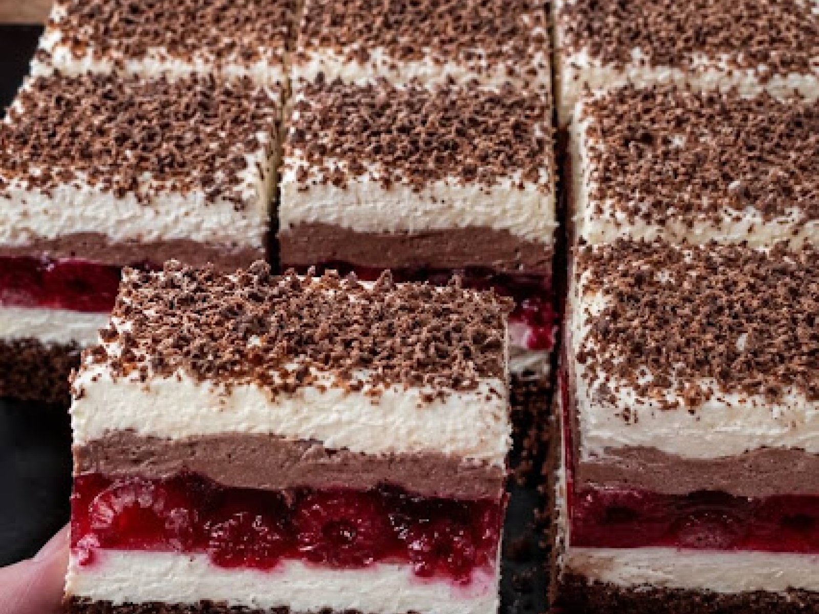 Ciasto Rozalia z malinami i masą budyniową - przepis krok po kroku