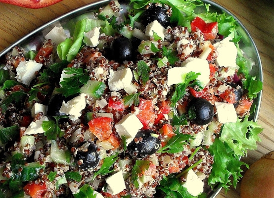Sałatka grecka z komosą ryżową / Quinoa Greek Salad
