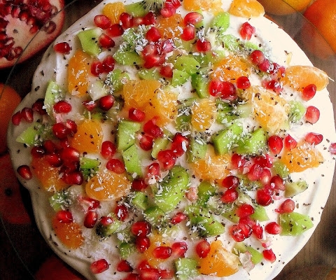 Świąteczne ciasto z kremem i owocami / Christmas Muffin Cake with Fruits and Frosting