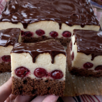 Sernik z wiśniami na...