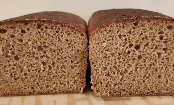 Chleb żytni na zakwasie w keksówce