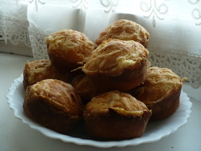 Muffinki z żółtym serem i przyprawami