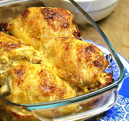 Zapiekany kurczak na boczku i ziemniakach