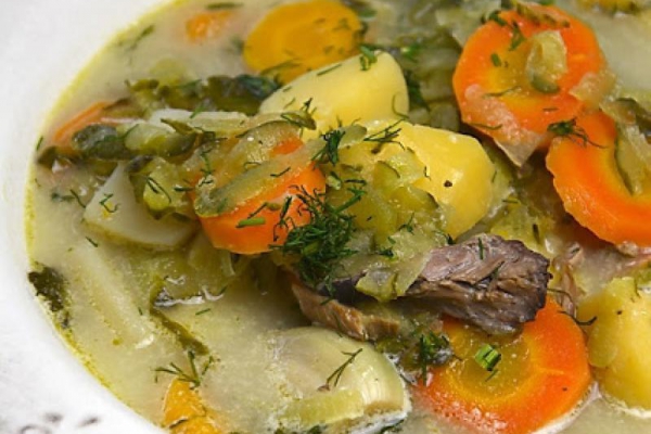 Zupa z ogórków małosolnych