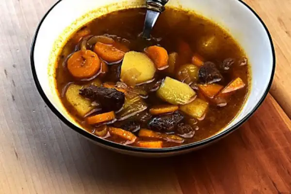 GULYÁSLEVES – węgierska zupa gulaszowa