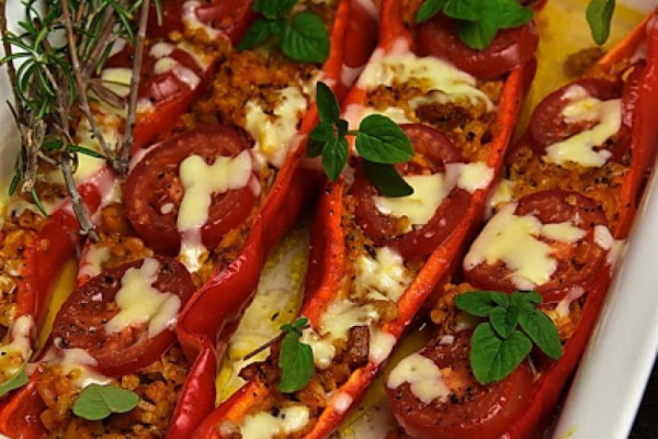 Papryka ramiro faszerowana kaszą bulgur