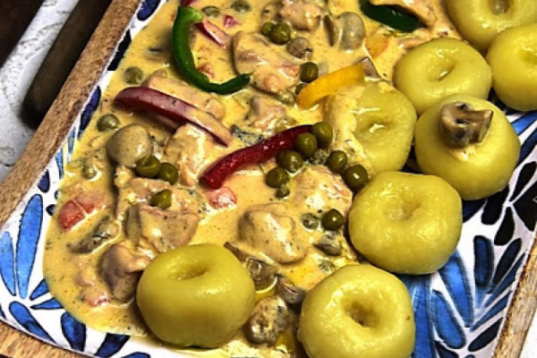 Potrawka z kurczaka z pieczarkami