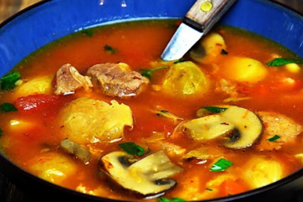 Zupa z brukselką i pieczarkami