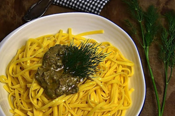 Makaron z botwinkowym pesto