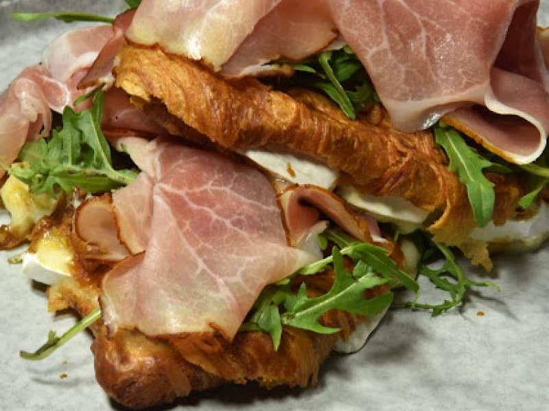 Croissant wytrawnie na ciepło