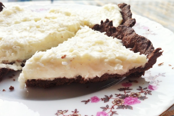 Obłędnie kremowe ciasto kokosowe z białą czekoladą, a la raffaello 