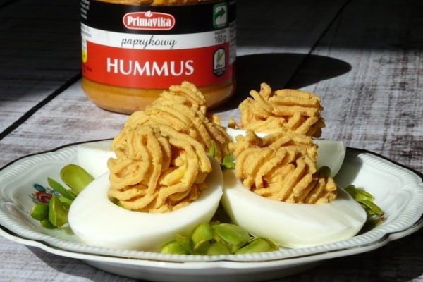 Jaja faszerowane hummusem