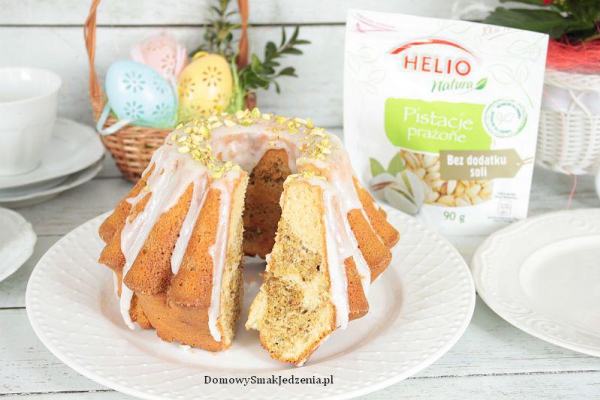 babka na białkach z pistacjami
